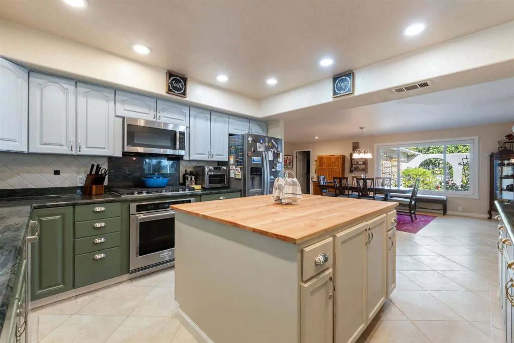 https://cdn.realtyfeed.com/cdn/127/306663875/553a53d1d5a0b1c9fb0f9c85efc2d7d4.webp