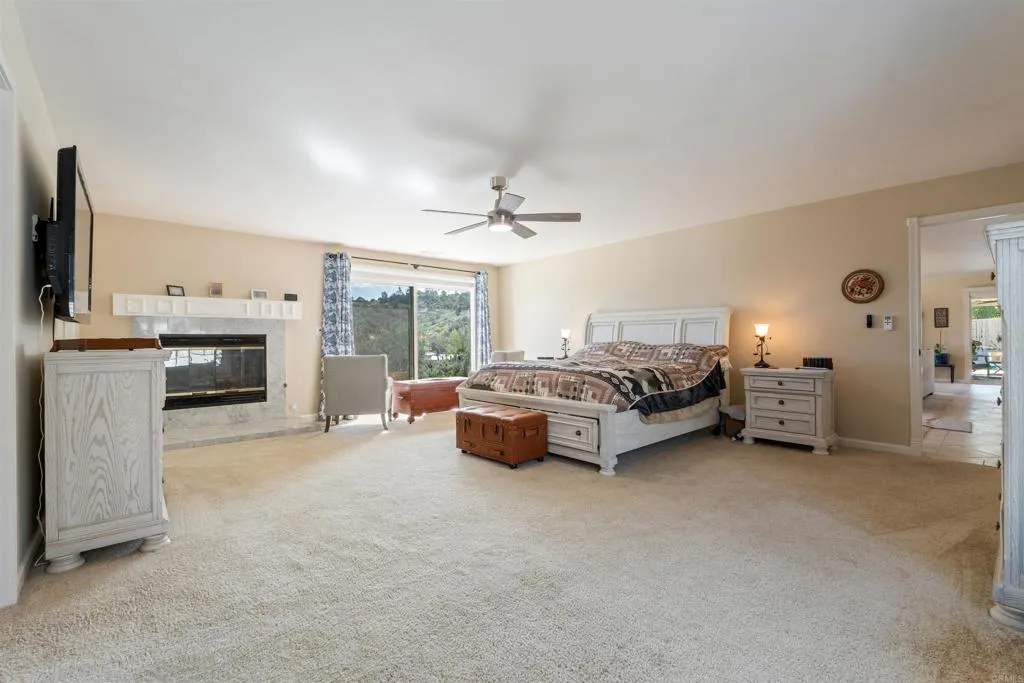 https://cdn.realtyfeed.com/cdn/127/306663875/8aa480f812f83802d28226ecb8b1c1df.webp