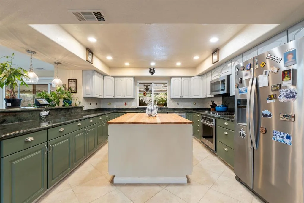 https://cdn.realtyfeed.com/cdn/127/306663875/8ec27a7b7a1ae1b3505f4fe7f1bb2eb1.webp