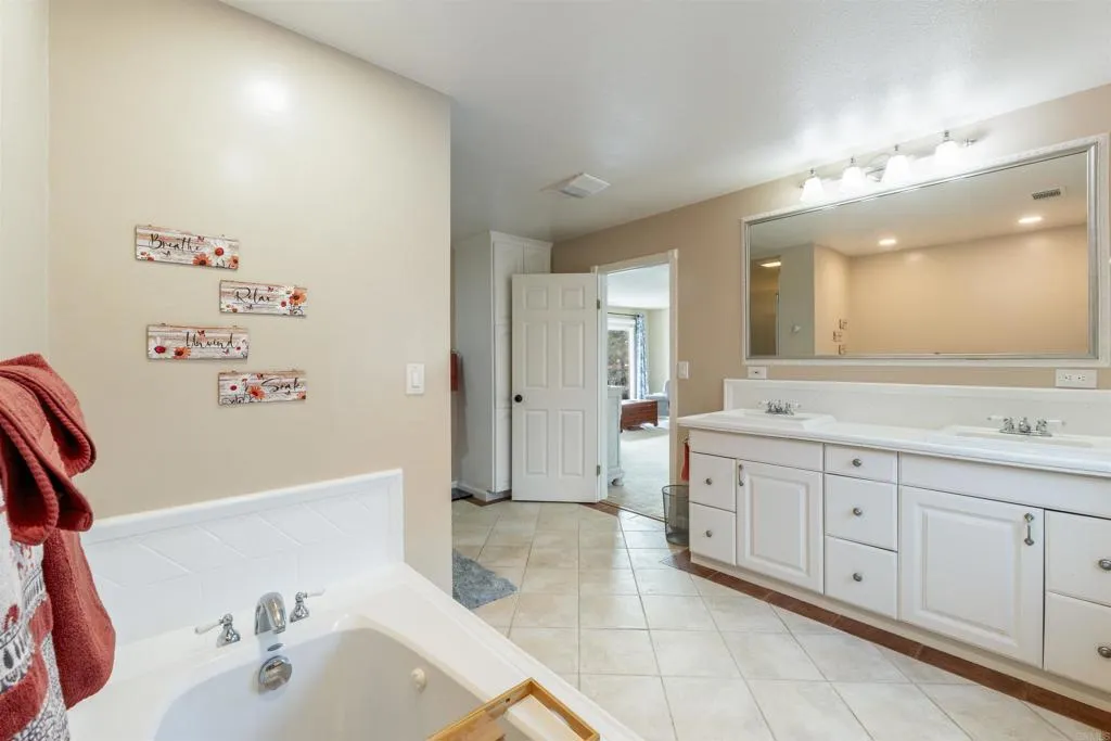 https://cdn.realtyfeed.com/cdn/127/306663875/a4280ef55ce254ca66e47e640531355d.webp