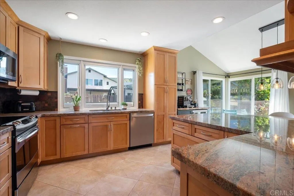 https://cdn.realtyfeed.com/cdn/127/306664003/07aa50a72e24546e225ad99df71da680.webp