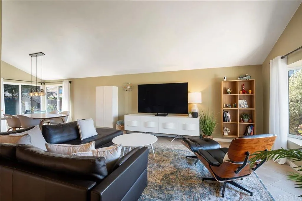 https://cdn.realtyfeed.com/cdn/127/306664003/53efb60cce707cf90a739fe6a309513b.webp