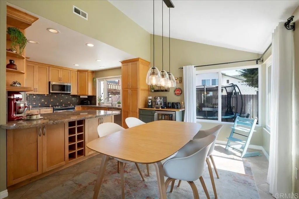 https://cdn.realtyfeed.com/cdn/127/306664003/a821cbb3de0ace98603055edd36a0b23.webp
