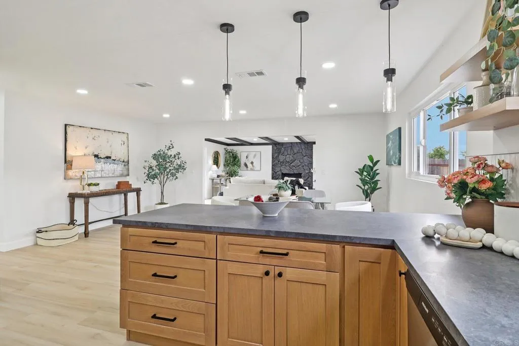 https://cdn.realtyfeed.com/cdn/127/306664032/f25ddba0e5167013124c9126f6b00729.webp
