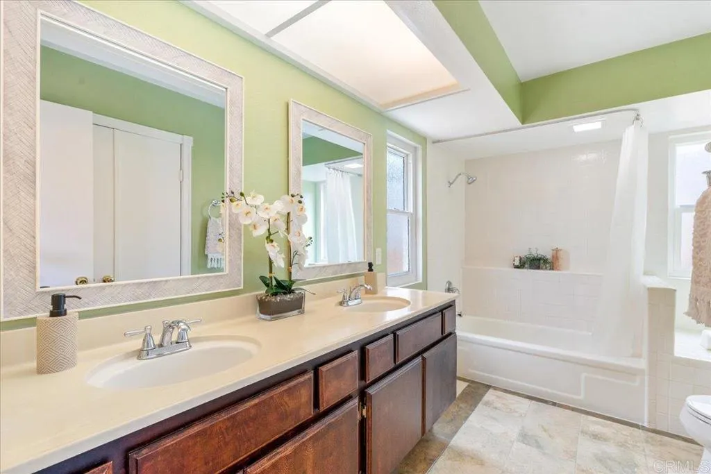 https://cdn.realtyfeed.com/cdn/127/306664117/315b08e48fcd88c3da0c5568895ef605.webp