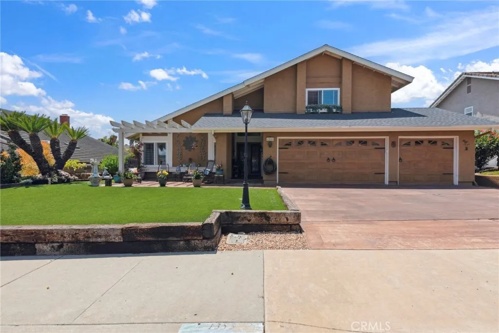 1355 Knoll Drive