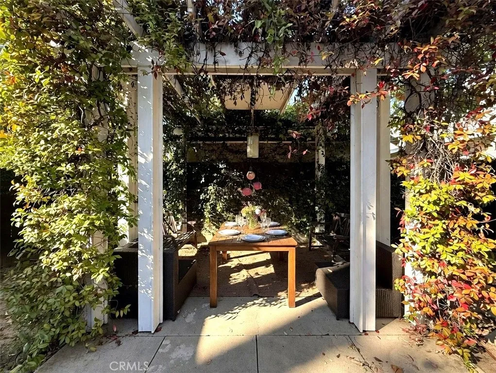 1901 Catalina, Los Angeles, CA, 90027