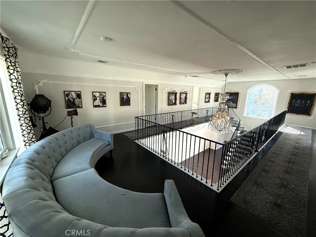 1901 Catalina, Los Angeles, CA, 90027