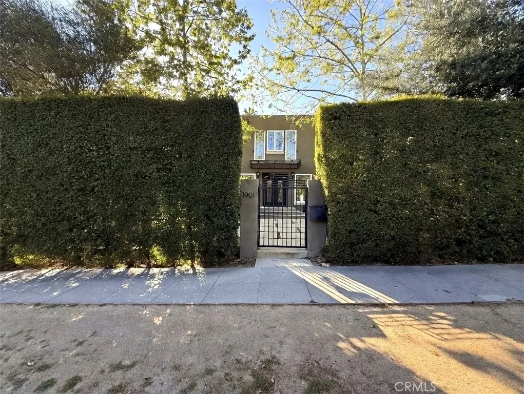 1901 Catalina, Los Angeles, CA, 90027
