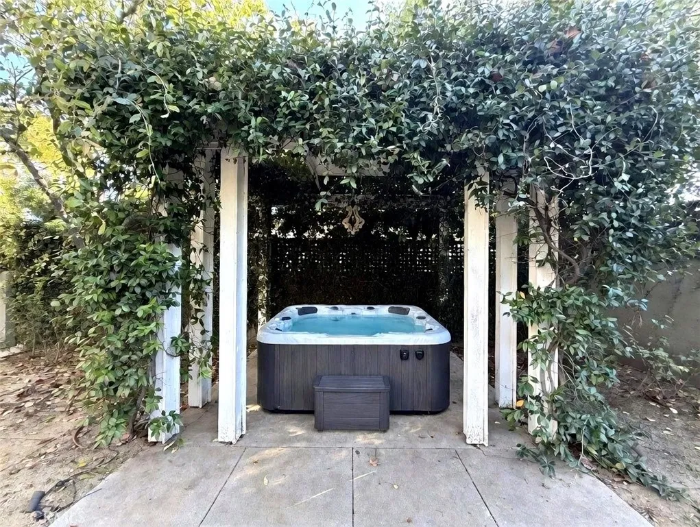 1901 Catalina, Los Angeles, CA, 90027