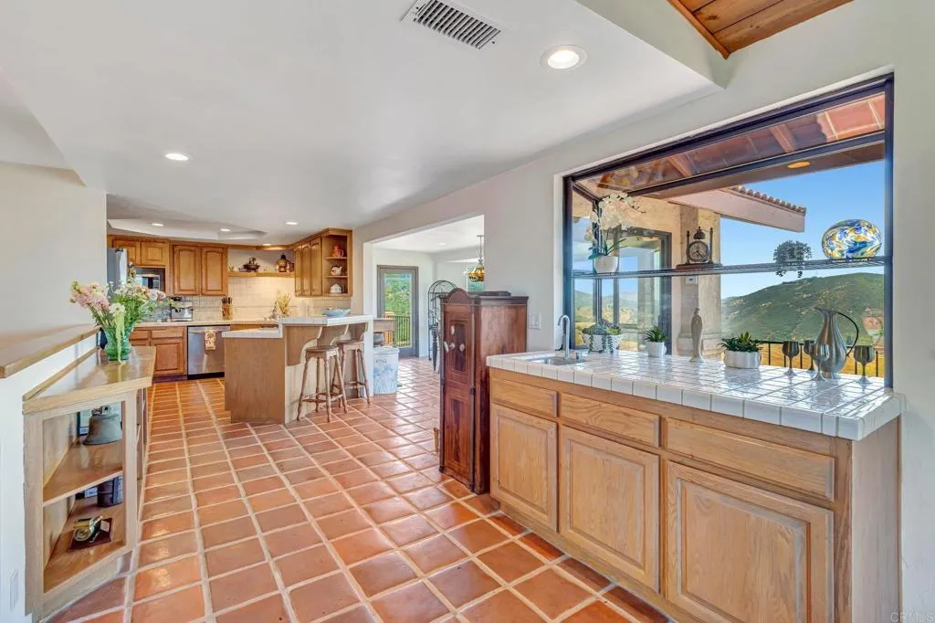 https://cdn.realtyfeed.com/cdn/127/306664189/63b56c9a238b82e47fdbac6a06ed32a2.webp