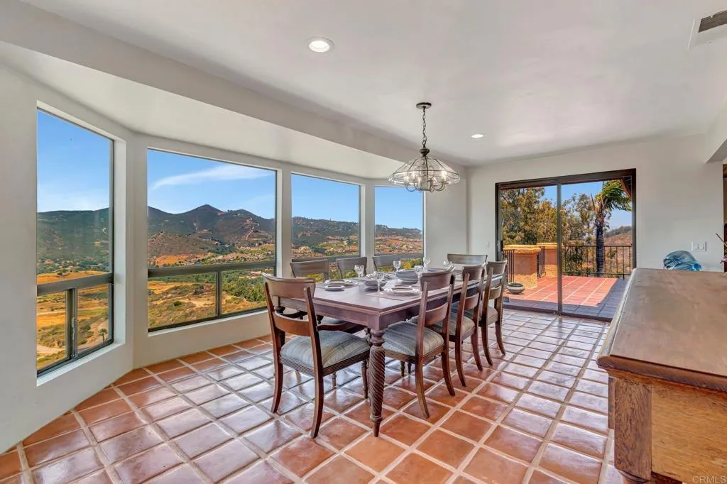 https://cdn.realtyfeed.com/cdn/127/306664189/86f03c3a72c24203e09302522196ae01.webp