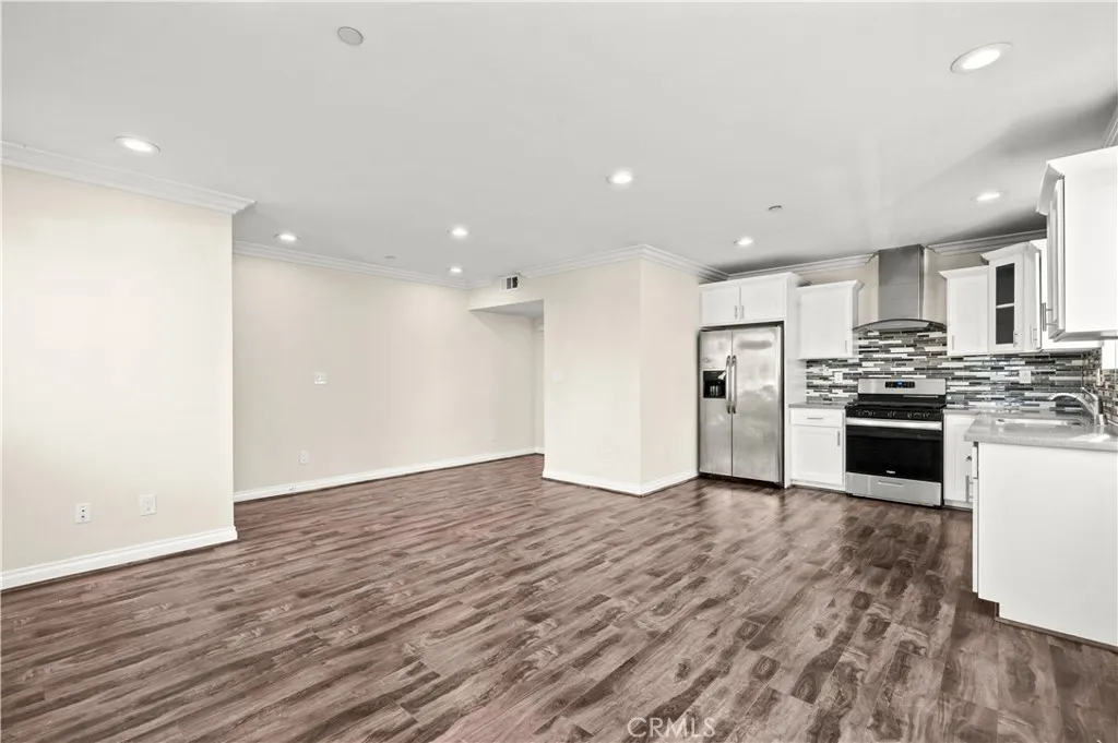 Los Angeles, CA 90019