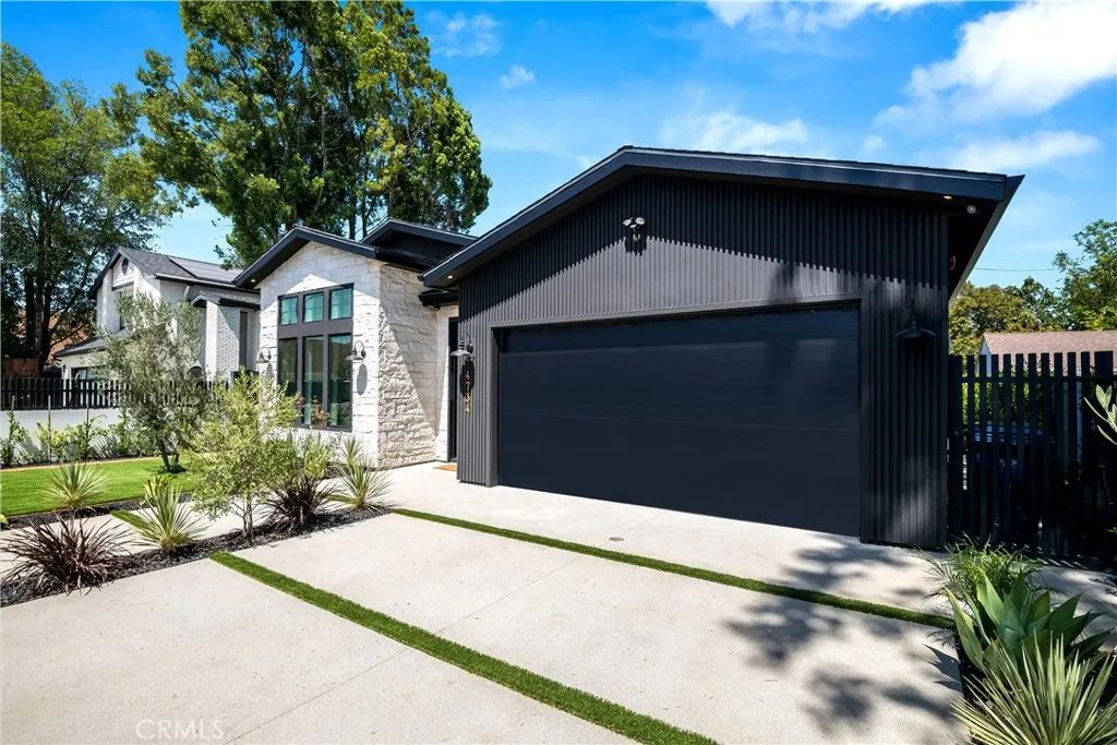 Sherman Oaks, CA 91403