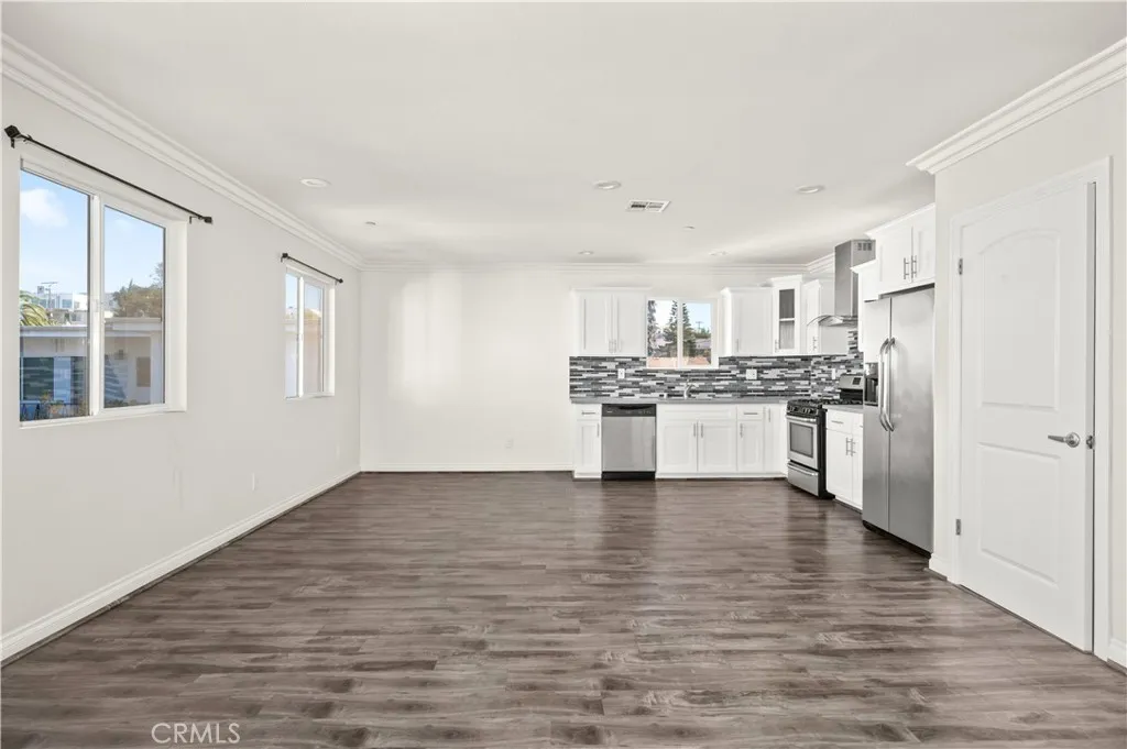 4818 Saturn, Los Angeles, CA, 90019