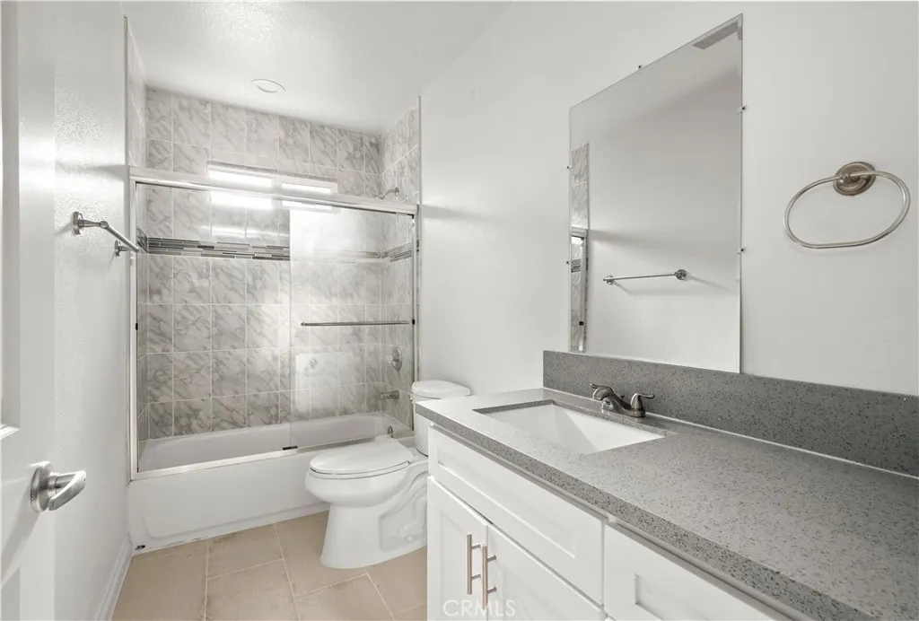 4818 Saturn, Los Angeles, CA, 90019