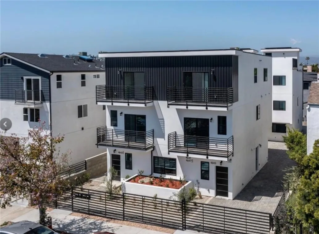 Los Angeles, CA 90019