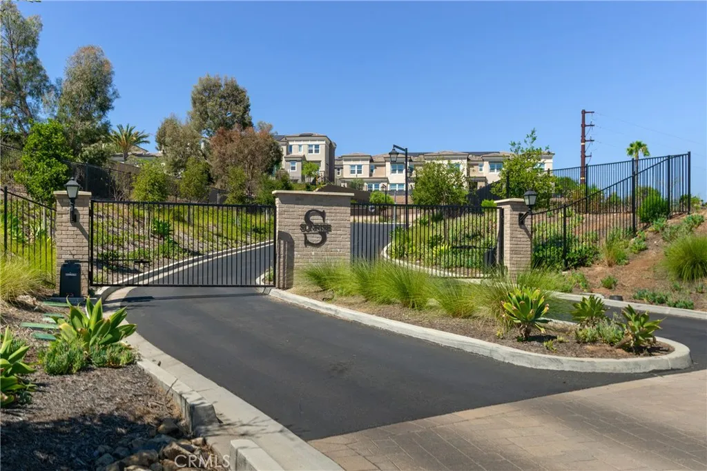 https://cdn.realtyfeed.com/cdn/127/306664336/78143d90611a97a6269e79dc7af14a37.webp