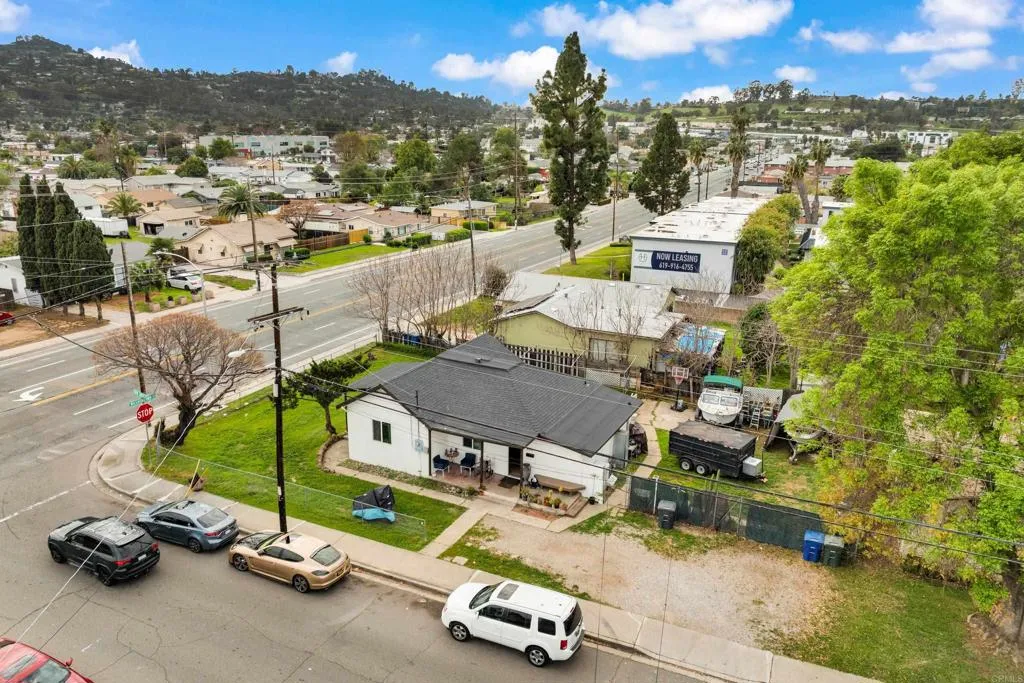 https://cdn.realtyfeed.com/cdn/127/306664369/125250e7a9c05d4989baca8da2402c52.webp