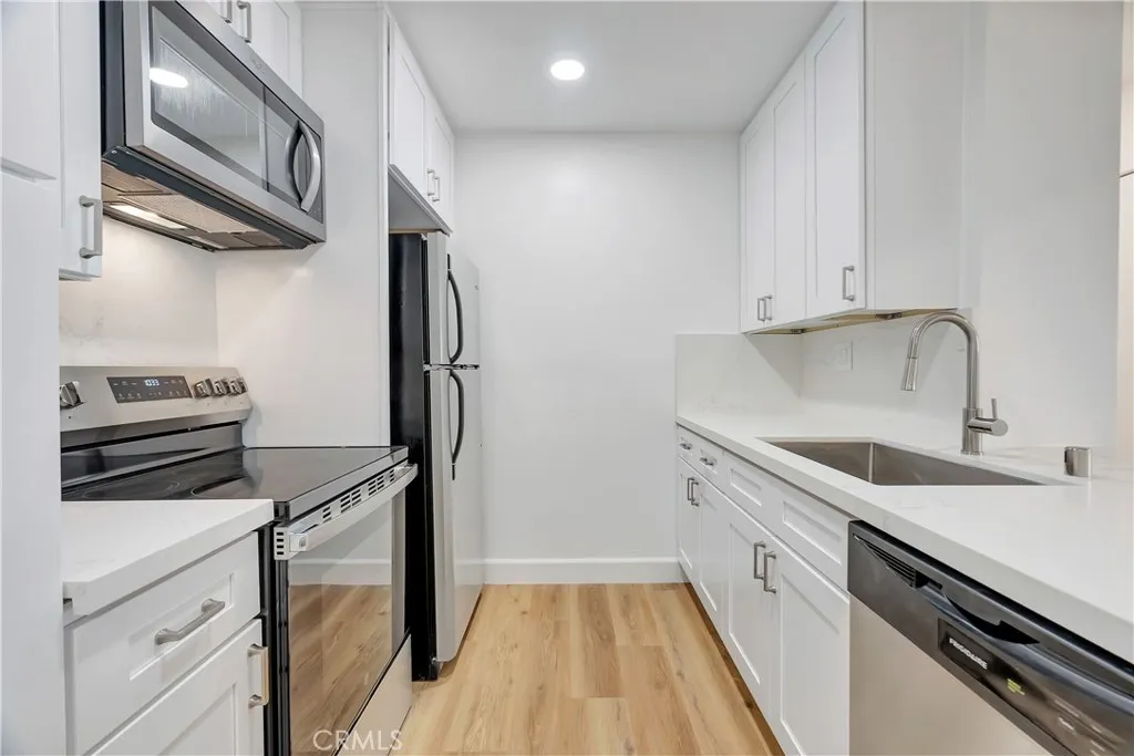 Agoura Hills, CA 91301
