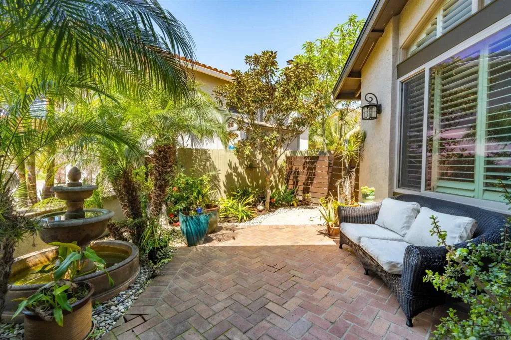 https://cdn.realtyfeed.com/cdn/127/306664447/1f8b425f48047ef943cace16a8ea9456.webp