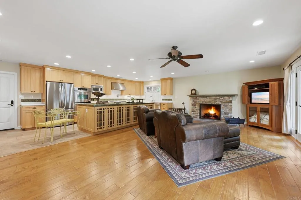 https://cdn.realtyfeed.com/cdn/127/306664596/084d263be410a3bd22708364e1451838.webp