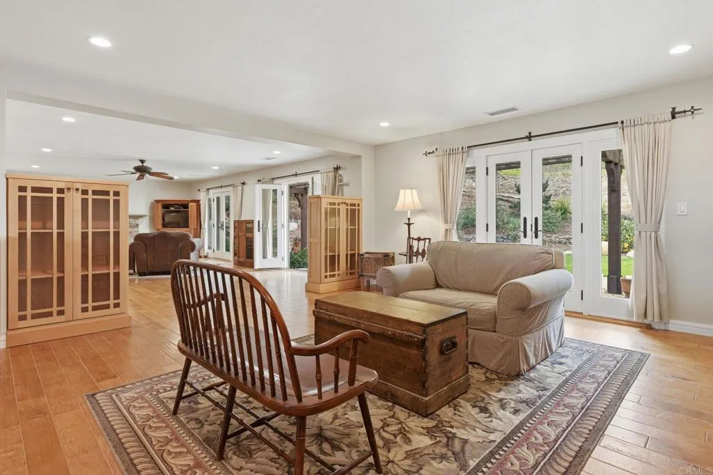 https://cdn.realtyfeed.com/cdn/127/306664596/2eb1e7c68404d315e93574ae46bfd383.webp