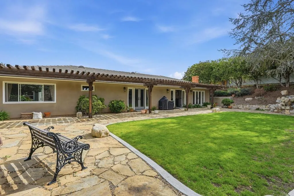 https://cdn.realtyfeed.com/cdn/127/306664596/814c8e8d2b891fea48f789d89830bb92.webp