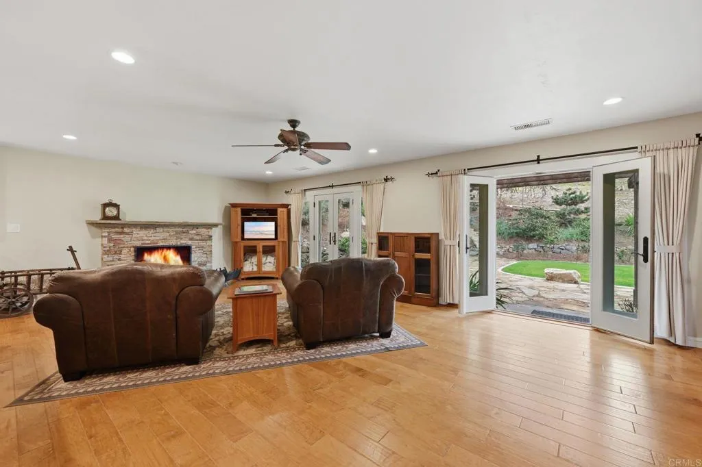 https://cdn.realtyfeed.com/cdn/127/306664596/ad84e22973a31675d15881be97170a93.webp
