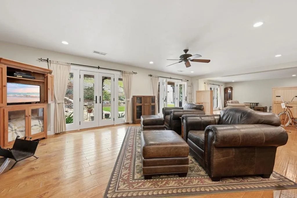 https://cdn.realtyfeed.com/cdn/127/306664596/de3d97970a257f64be11731745c6ef0c.webp