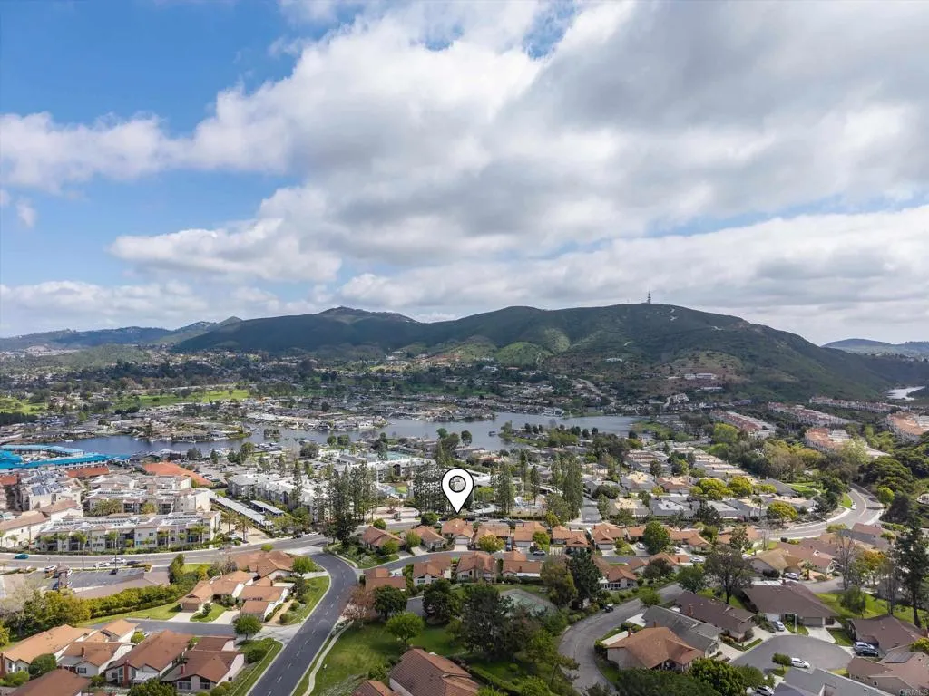https://cdn.realtyfeed.com/cdn/127/306664619/0db7f0892fd9a580dfeb2bd9f632e8db.webp