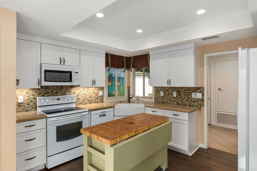 https://cdn.realtyfeed.com/cdn/127/306664619/3ea7064426c039f0636a59f5fcd1e82b.webp