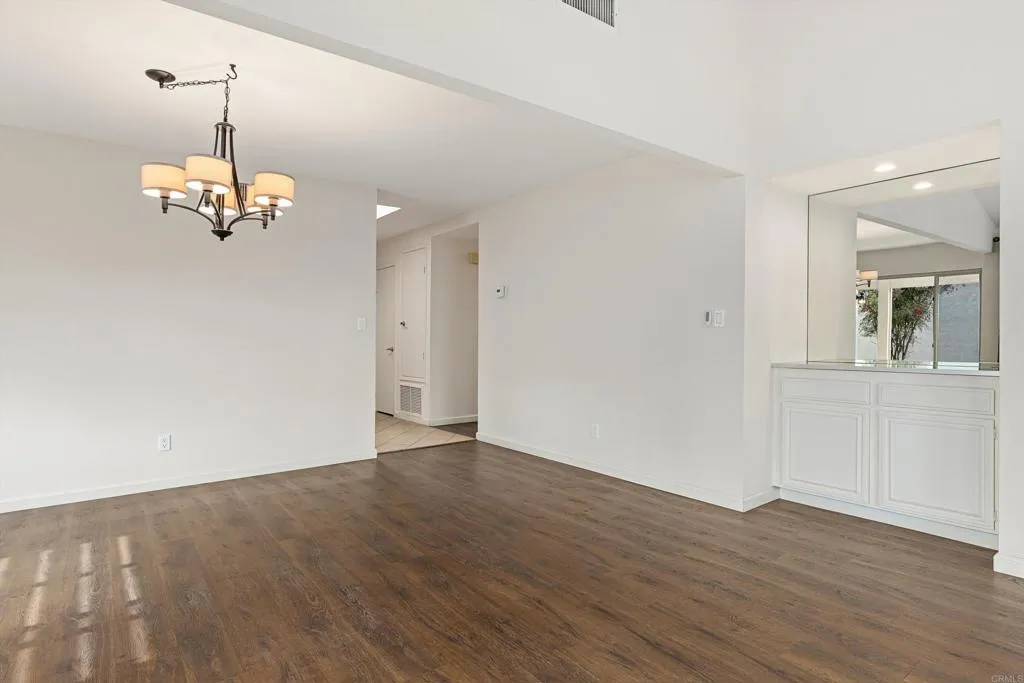https://cdn.realtyfeed.com/cdn/127/306664619/5efd6c4391fd0329d24b322750f49f70.webp