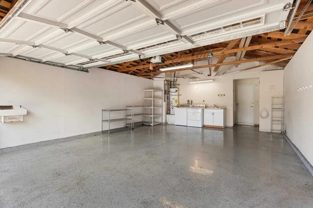 https://cdn.realtyfeed.com/cdn/127/306664619/68a13b80a04069e15293e57321a1b01e.webp