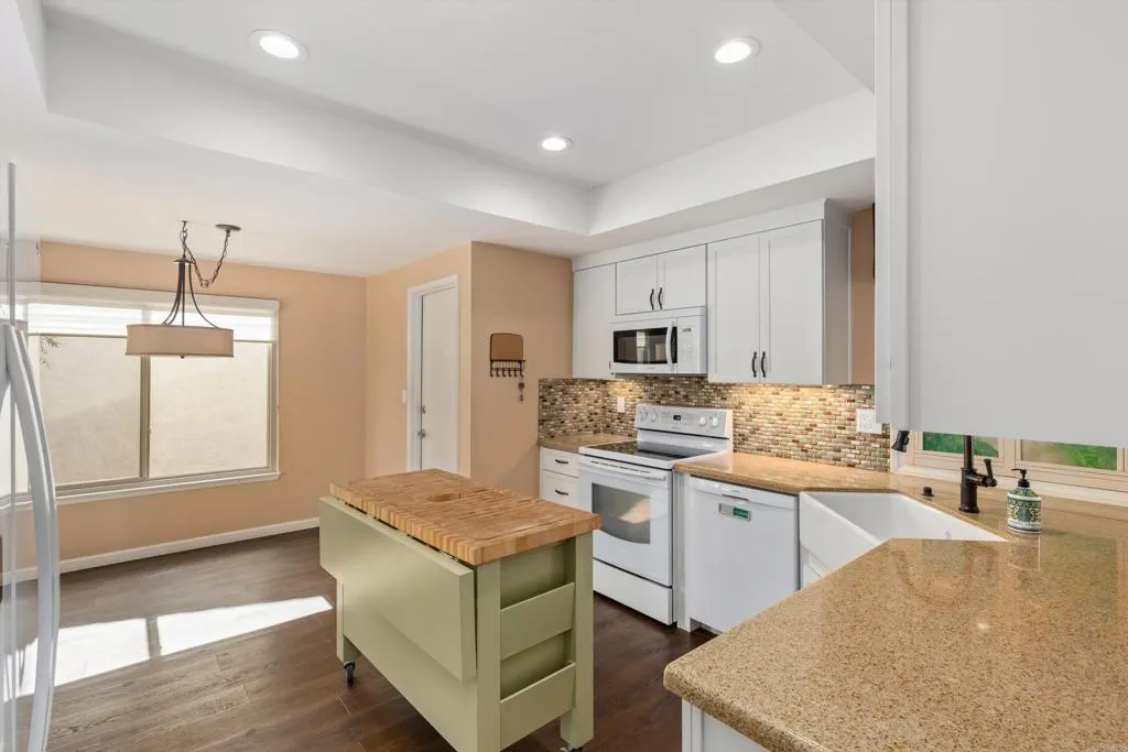 https://cdn.realtyfeed.com/cdn/127/306664619/c9b9ffb91c5c55b28e40961142e8510f.webp