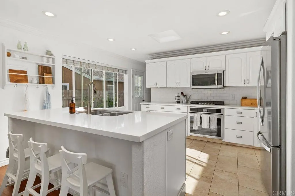 https://cdn.realtyfeed.com/cdn/127/306664776/881d18ea1bb381dde4852b9c272a8475.webp