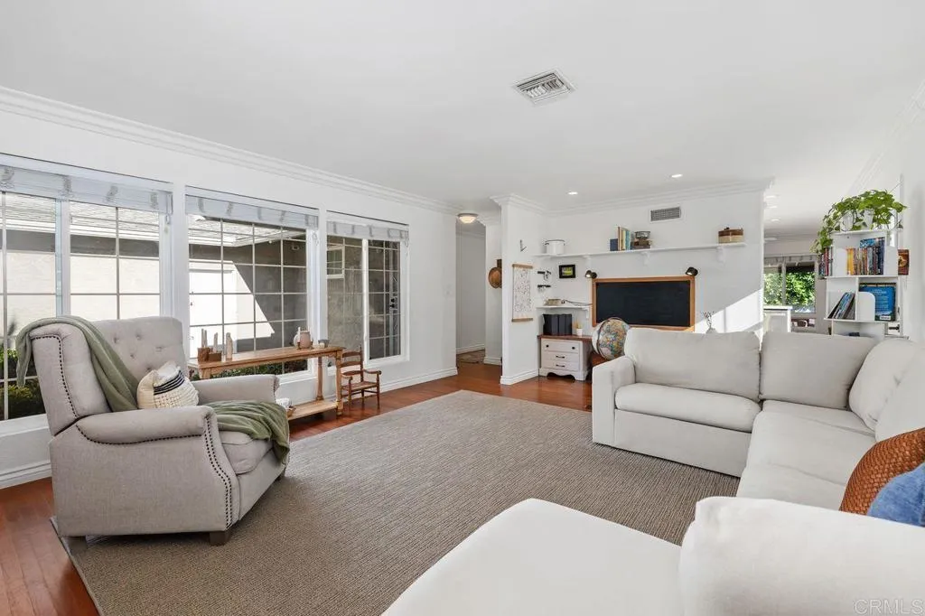 https://cdn.realtyfeed.com/cdn/127/306664776/ce56be4b4acee56d5fc083c4883212fc.webp