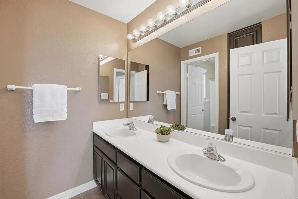 https://cdn.realtyfeed.com/cdn/127/306664934/b8c0e6652b6177c1c2500365ca49c793.webp