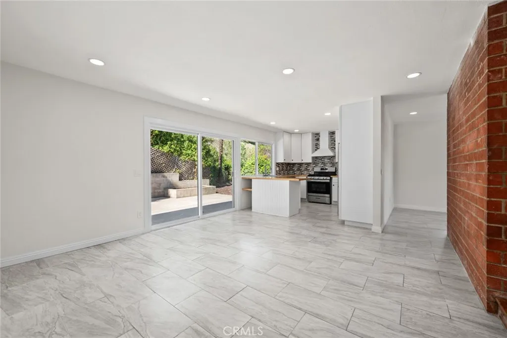 https://cdn.realtyfeed.com/cdn/127/306664992/4e993aa26709ec43b3671586364375b0.webp