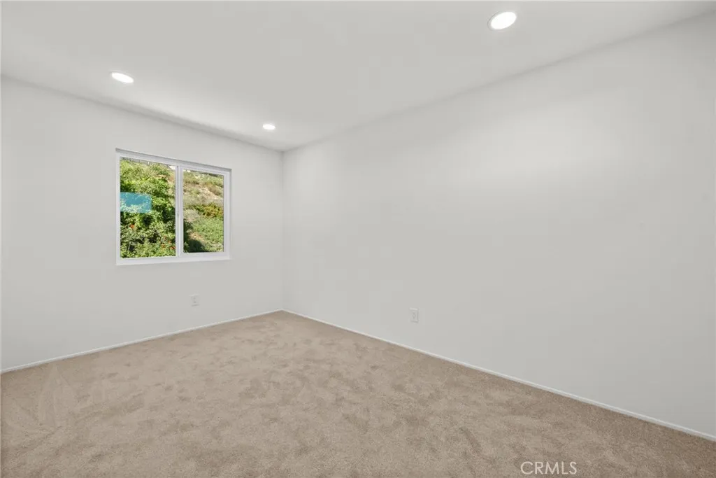 https://cdn.realtyfeed.com/cdn/127/306664992/77a6e3cbddaad2f0643294999e75d84e.webp