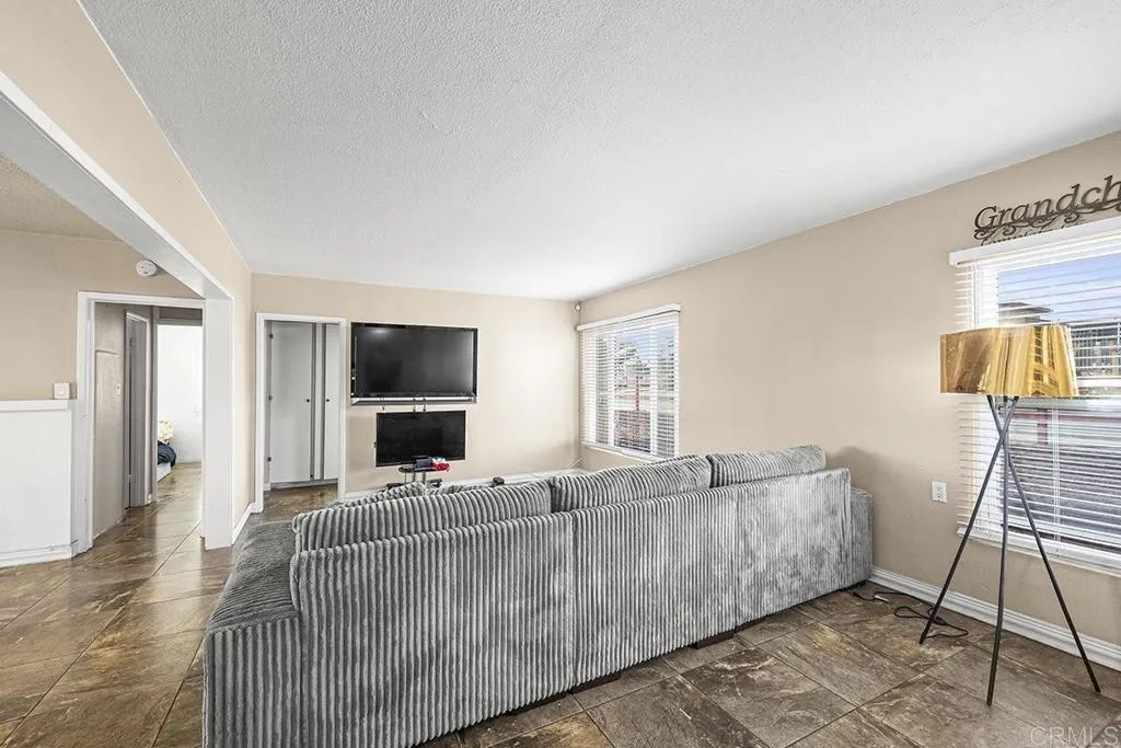 https://cdn.realtyfeed.com/cdn/127/306665031/005373db0e3aaccdbf190011361a1669.webp