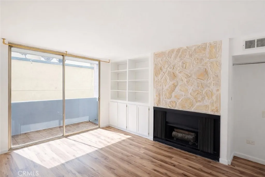 Los Angeles, CA 90057