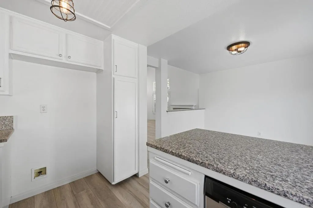 https://cdn.realtyfeed.com/cdn/127/306665297/68f6de7a66b244d3ab50ebd7572a81c4.webp
