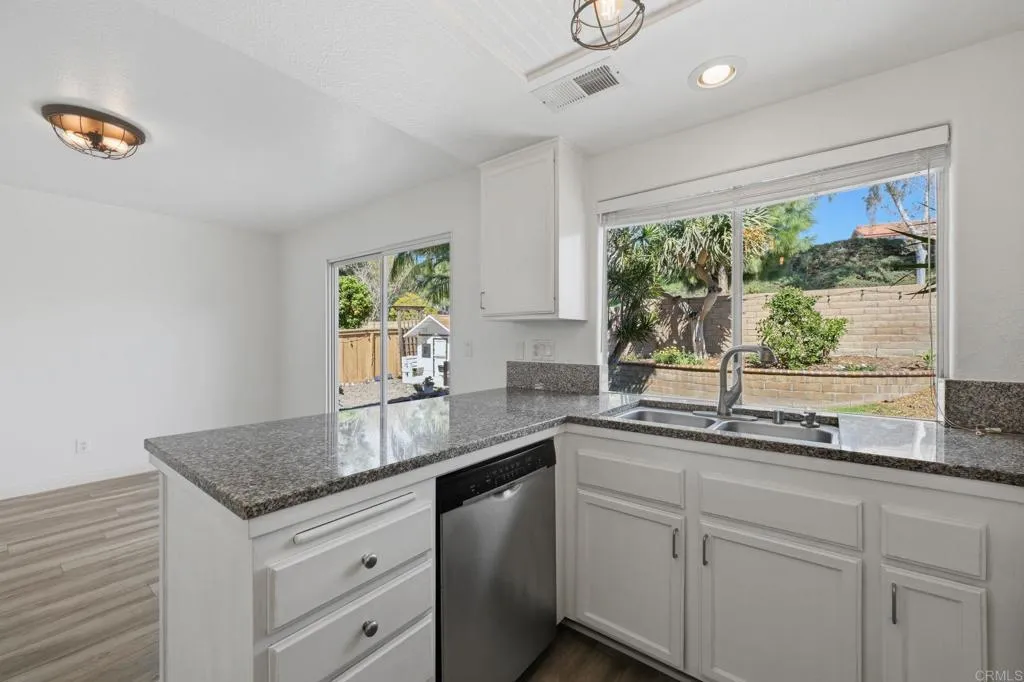 https://cdn.realtyfeed.com/cdn/127/306665297/f7dfe7e6376c9a4a9547edd715b68092.webp