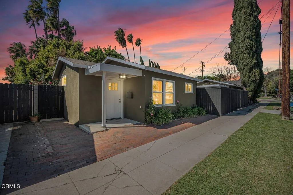 Los Angeles, CA 91401