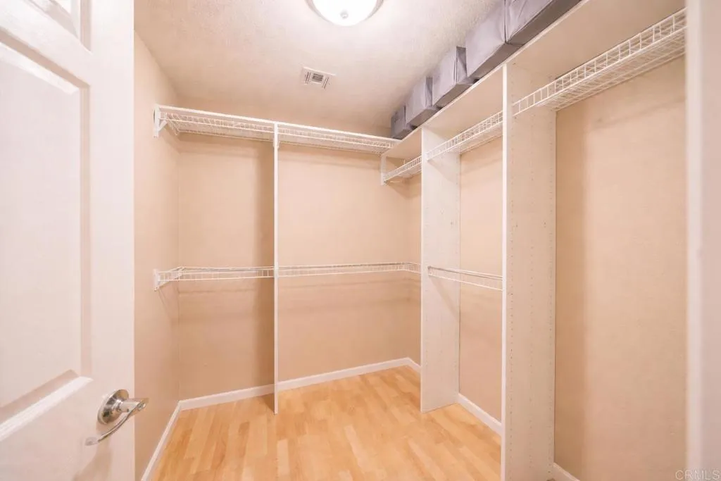 https://cdn.realtyfeed.com/cdn/127/306665356/5a5b85366d34cb3a82c035187981e568.webp