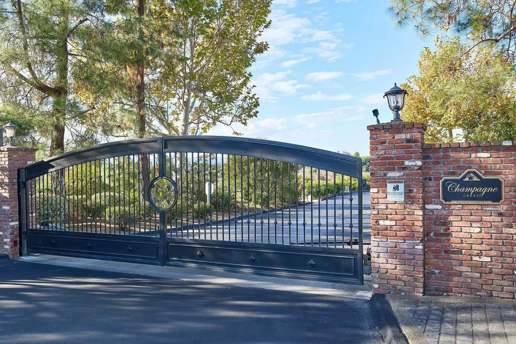 https://cdn.realtyfeed.com/cdn/127/306665381/05fe80f1c428e87c6db61b1749ad0fa7.webp