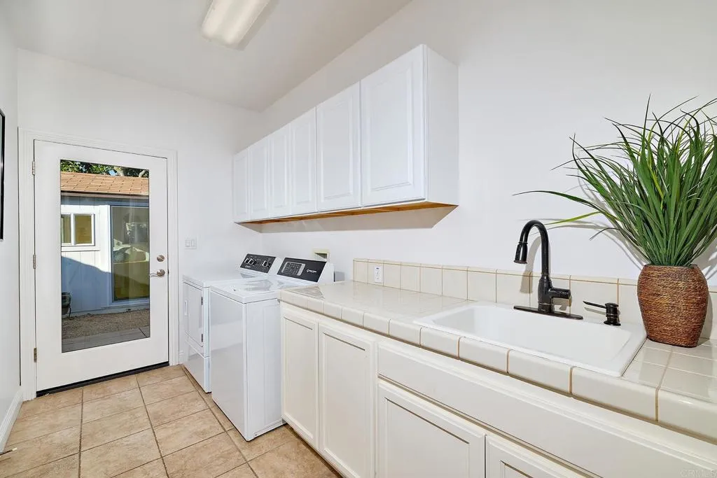 https://cdn.realtyfeed.com/cdn/127/306665381/5be7f4144790f965b33e70a0192e620c.webp