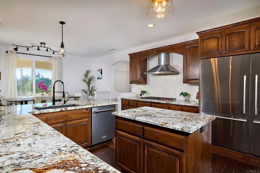 https://cdn.realtyfeed.com/cdn/127/306665381/cef40d0e49bc50329cd6c3f131cba8f8.webp