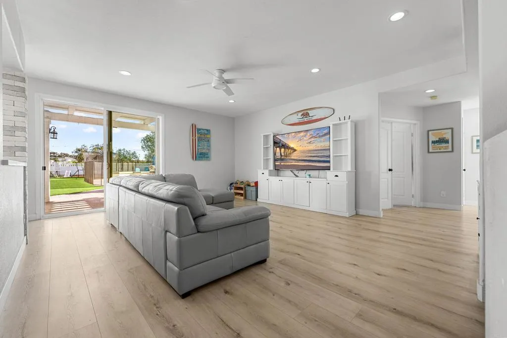 https://cdn.realtyfeed.com/cdn/127/306665383/4219f83fb821d2256dbdd326632a3d68.webp